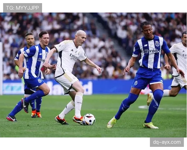 菲戈闪耀欧洲杯,率葡萄牙稳步晋级引瞩目 菲戈闪耀欧洲杯,率葡萄牙稳步晋级引瞩目