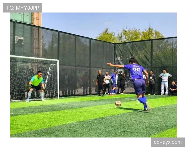 激战绿茵场:经典赛事瞬间再现,球员高光表现震撼人心 激战绿茵场:经典赛事瞬间再现,球员高光表现震撼人心