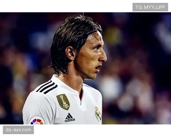 莫德里奇从8号位到自由中场的战术角色演变分析 莫德里奇从8号位到自由中场的战术角色演变分析