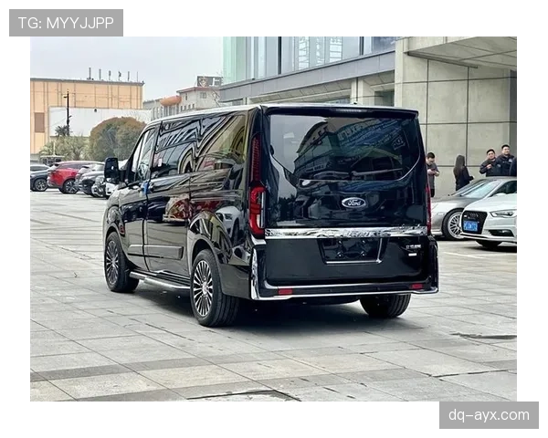 纳达尔赛后出场被豪车包围，瞬间酸成柠檬